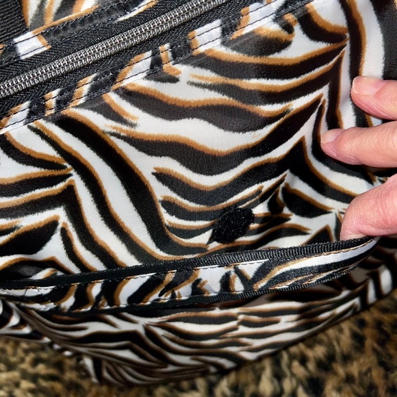 Lug - Sonata Convertible Tote    NWOT'S     Zebra Sand - Picture 10 of 15